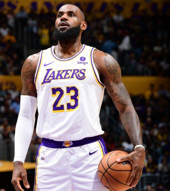 九游体育-G2前途光明！，詹姆斯新星战术调整表现突出赛场气氛高涨(詹姆斯四次常规赛mvp)