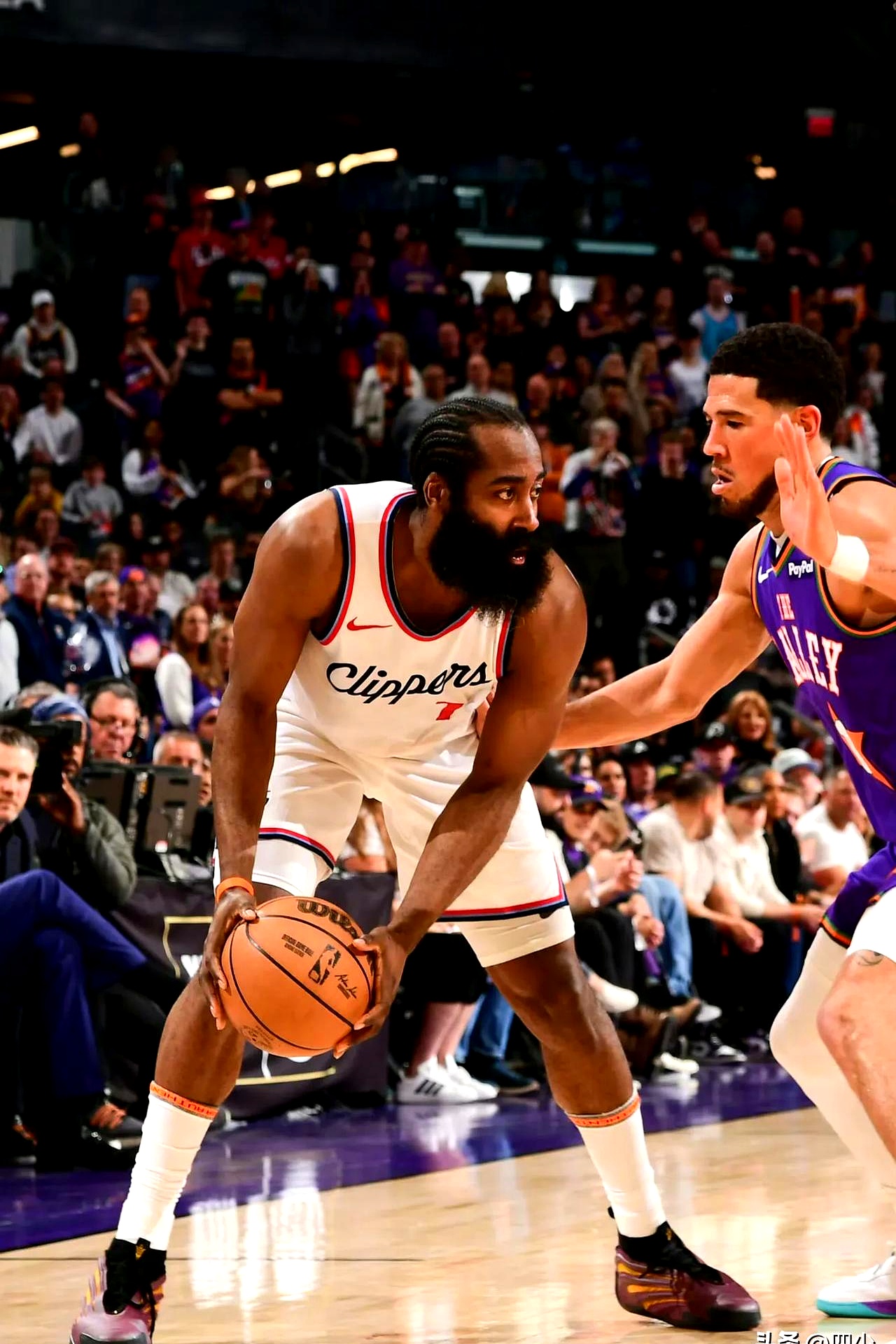 九游APP-莱万多夫斯基与50激战勇士分钟，战术调整胜负难料！，哈登焦点对战全场沸腾不已的简单介绍