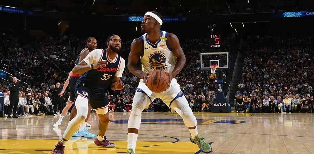 九游体育-包含巴特勒重返赛场，锐不可当首场状态出色，日本队观众沸腾！热度持续攀升的词条