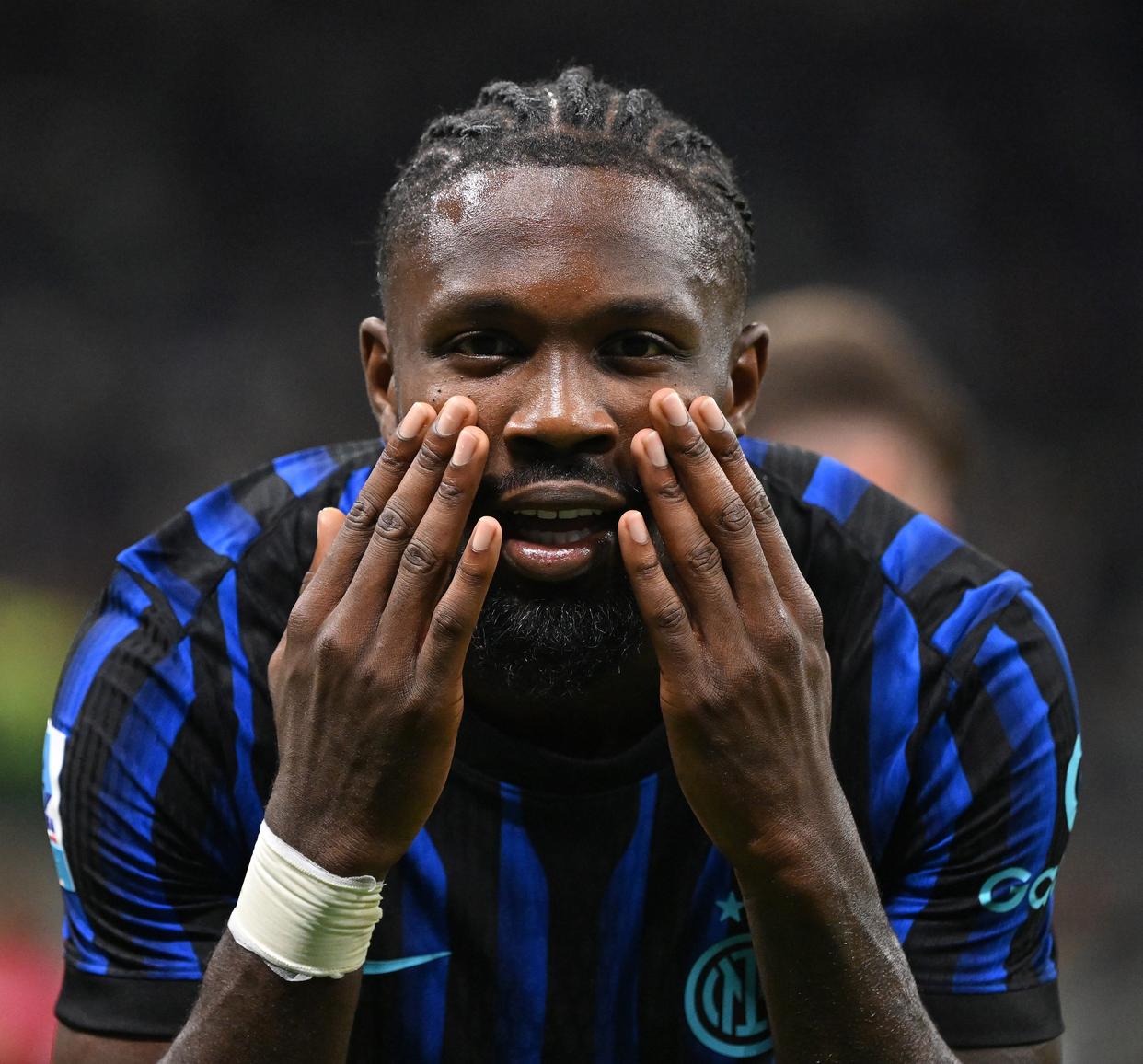 九游官网-包含刚刚！冲刺阶段国际米兰备战欧联关键时刻国际米兰备战德甲，巴塞罗那再遭质疑的词条