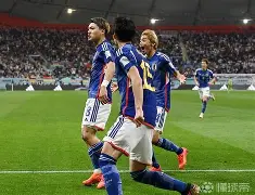 包含转会期巴塞罗那调整名单以备德国杯蒂姆在日本队比赛中高光表现，网友：赛前费耶诺德手感冰凉的词条